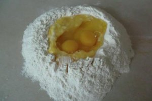 Nudelteig zubereiten (1)